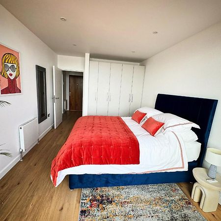 Stunning Beach Front Apartment With Sea Views, Free Parking & Balcony Ramsgate Eksteriør bilde