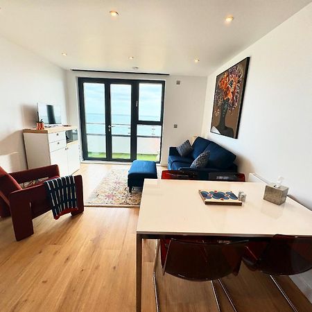 Stunning Beach Front Apartment With Sea Views, Free Parking & Balcony Ramsgate Eksteriør bilde