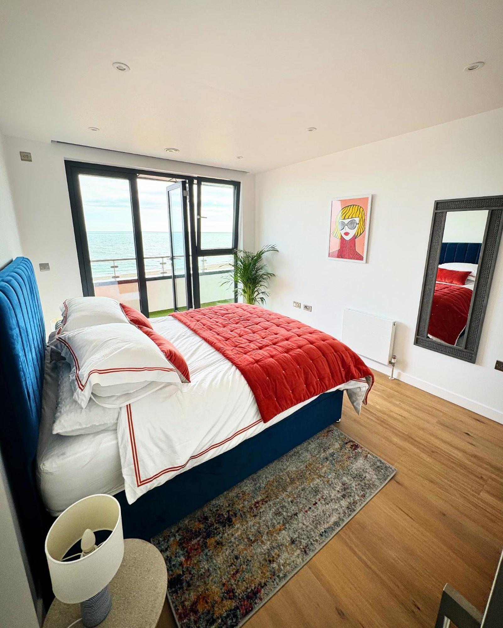 Stunning Beach Front Apartment With Sea Views, Free Parking & Balcony Ramsgate Eksteriør bilde