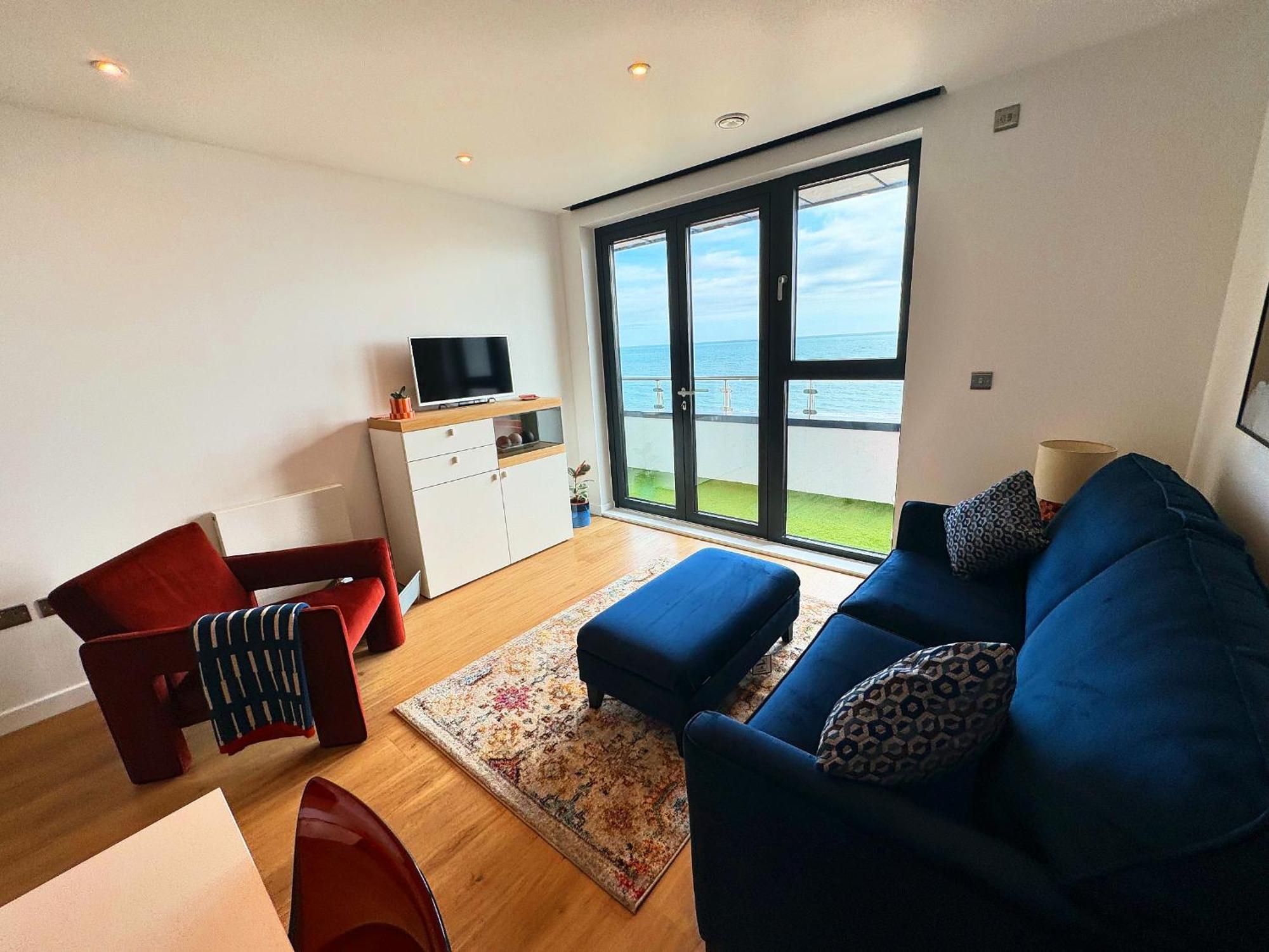 Stunning Beach Front Apartment With Sea Views, Free Parking & Balcony Ramsgate Eksteriør bilde