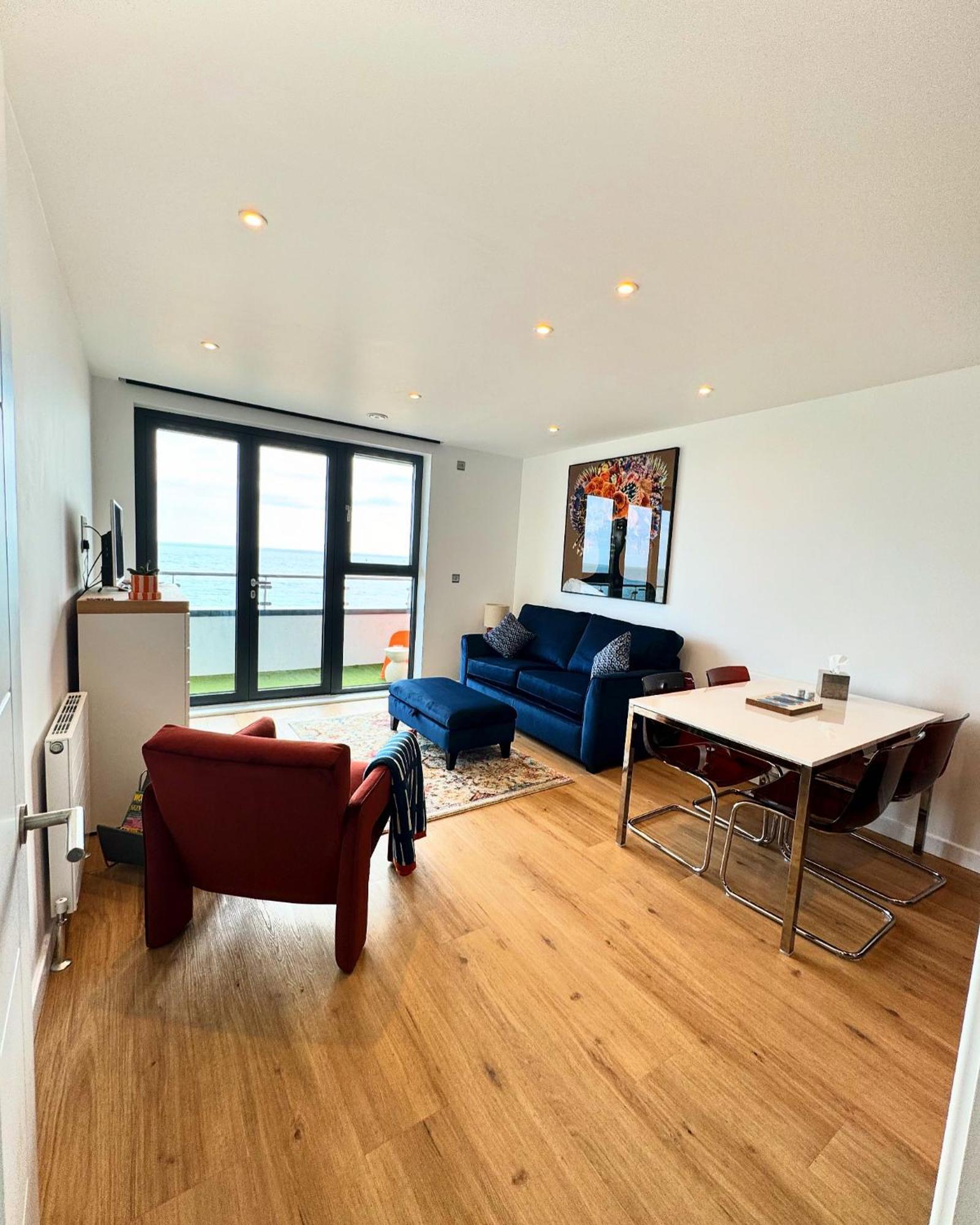 Stunning Beach Front Apartment With Sea Views, Free Parking & Balcony Ramsgate Eksteriør bilde