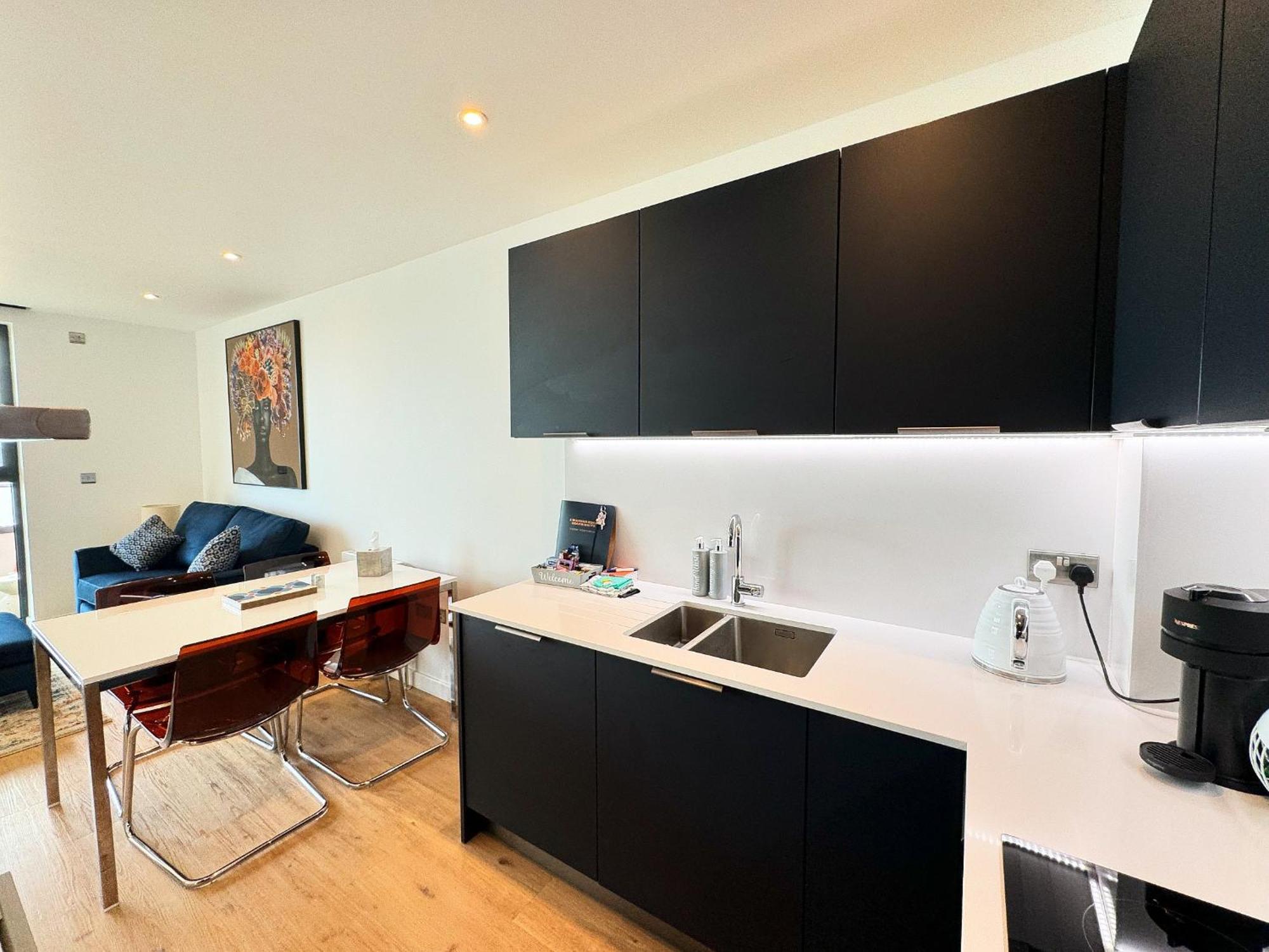 Stunning Beach Front Apartment With Sea Views, Free Parking & Balcony Ramsgate Eksteriør bilde