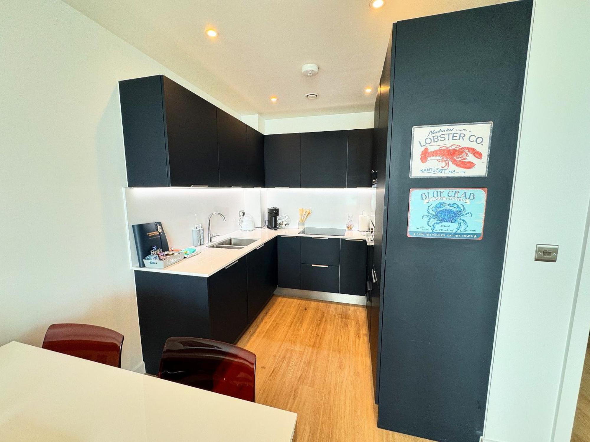 Stunning Beach Front Apartment With Sea Views, Free Parking & Balcony Ramsgate Eksteriør bilde